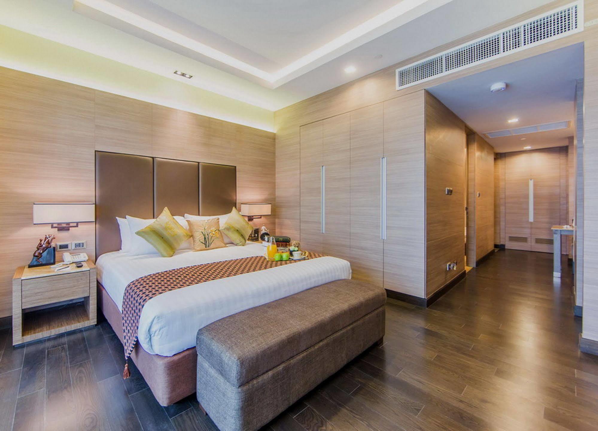 Qiss Residence By Bliston Bangkok Esterno foto