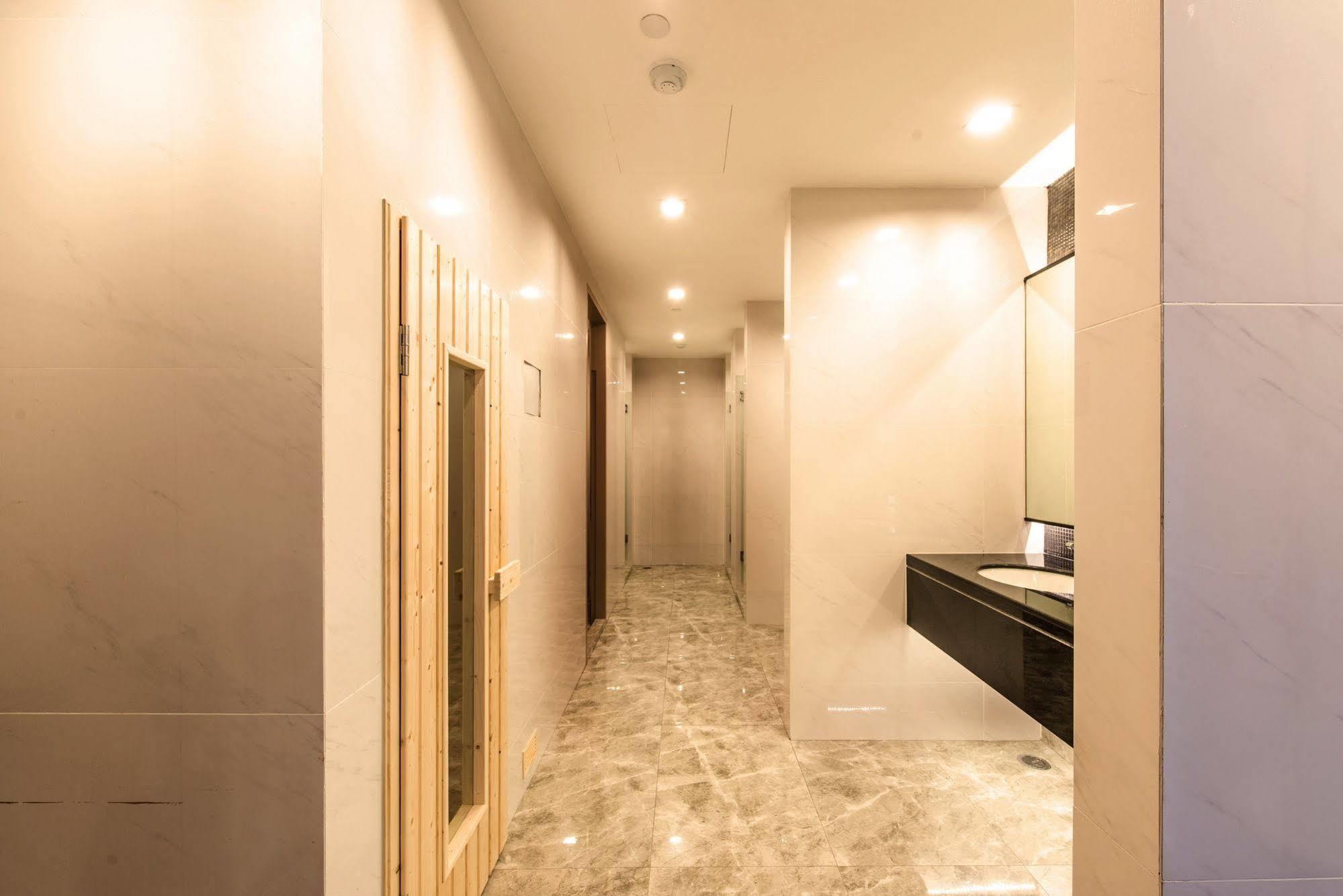 Qiss Residence By Bliston Bangkok Esterno foto